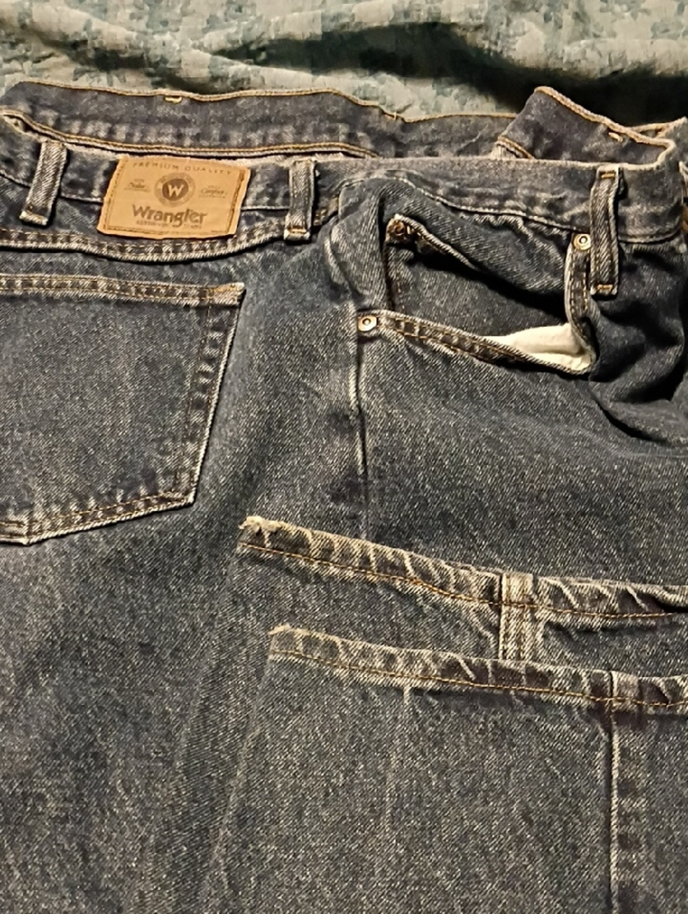 Wrangler Men’s Dark Blue Relaxed Fit Jeans 50 X 32
